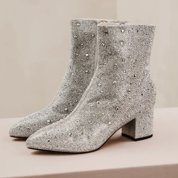 HEIRLOOM Bridal Boots Size 9 - Picture 4 of 10